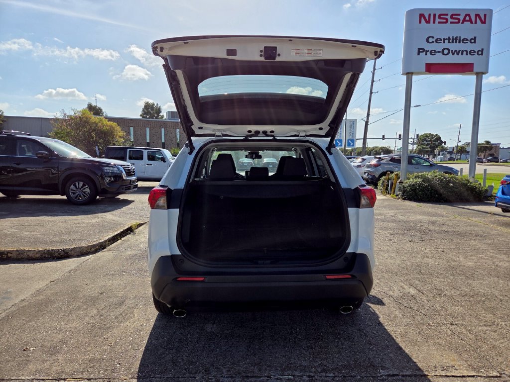 Used 2023 Toyota RAV4 XLE w/ Convenience Package FWD image 28