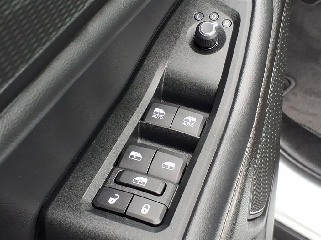 Certified 2025 Jeep Grand Cherokee Altitude image 13