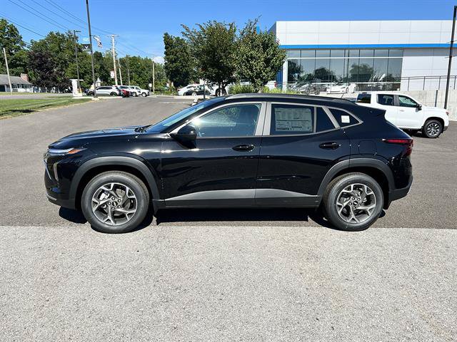 New 2026 Chevrolet Trax LT w/ Driver Confidence Package FWD image 2