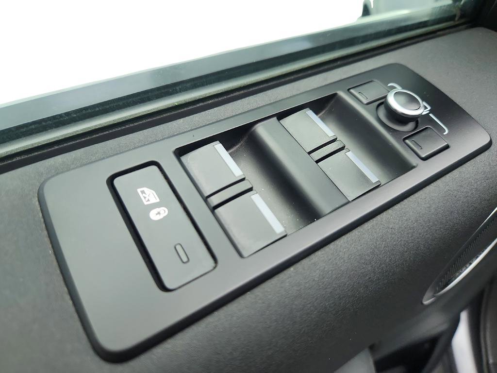 Used 2020 Land Rover Discovery HSE image 21