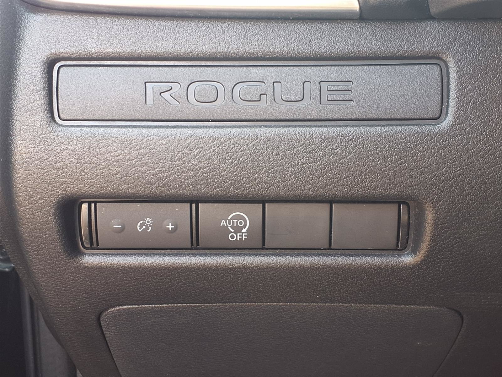 Used 2024 Nissan Rogue S FWD image 11