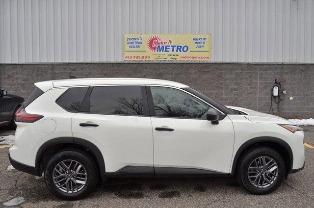 Used 2024 Nissan Rogue S image 9