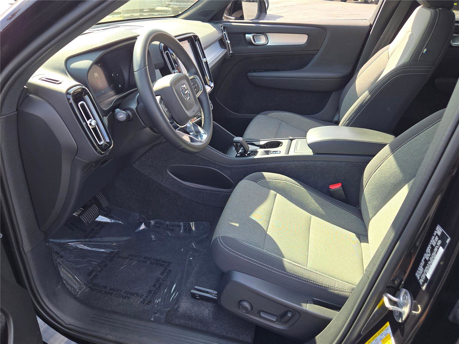 Used 2024 Volvo XC40 B5 Core image 27