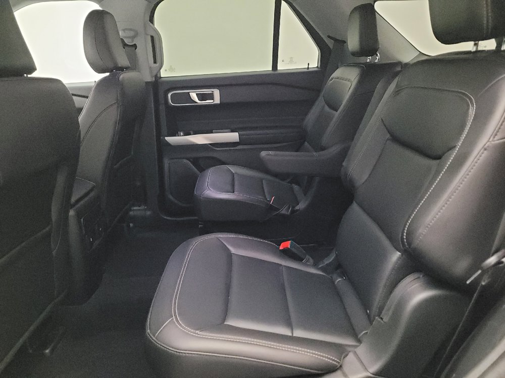 Used 2024 Ford Explorer XLT w/ Equipment Group 202A RWD image 18