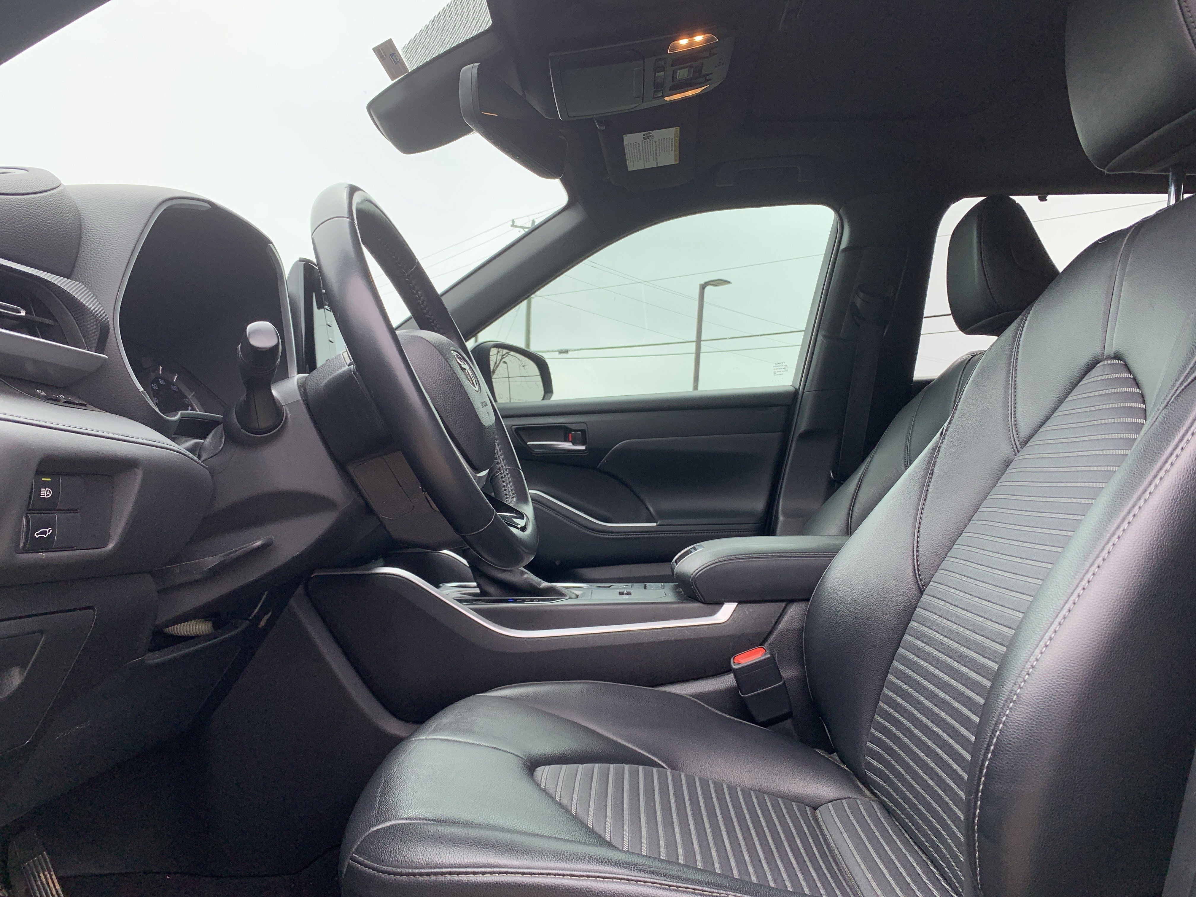 Used 2022 Toyota Highlander XSE image 16