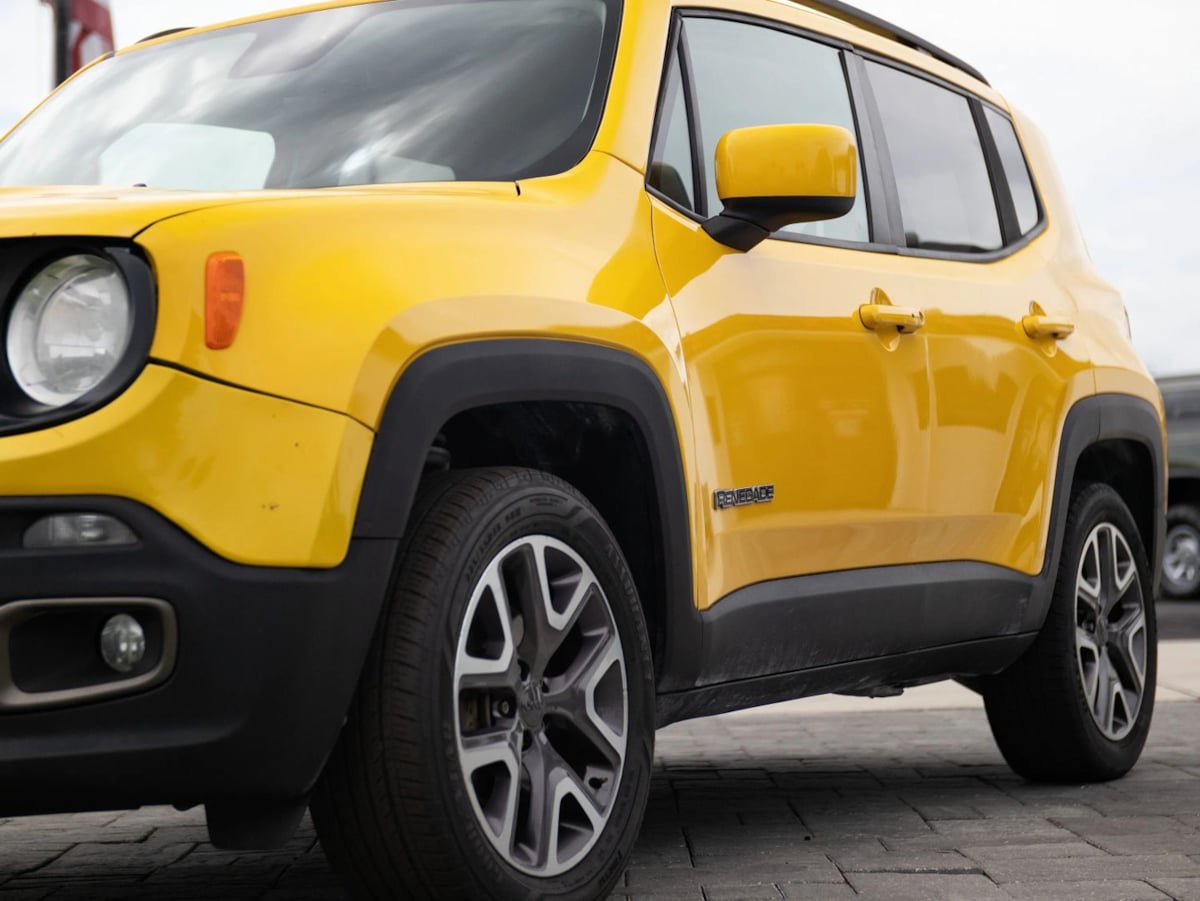 Used 2016 Jeep Renegade Latitude w/ Popular Equipment Group AWD/4WD image 7