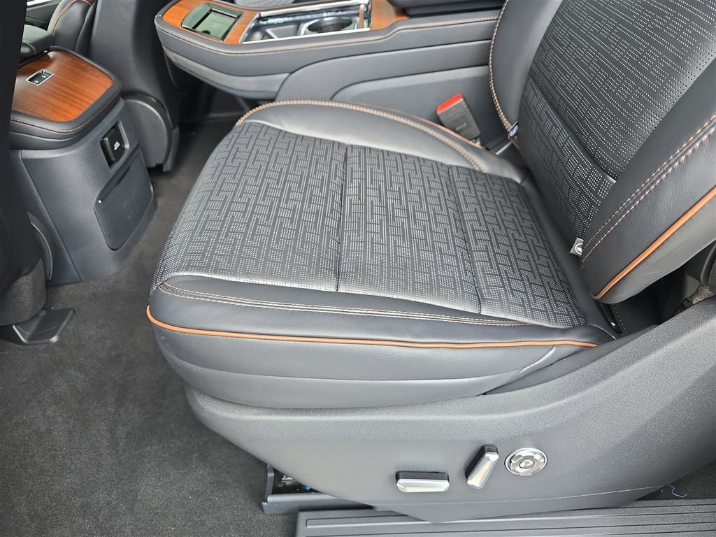 New 2025 Lincoln Navigator L Black Label image 8