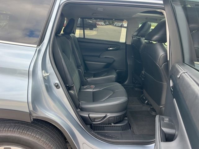 Used 2023 Toyota Highlander XLE image 36