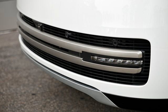 New 2026 Land Rover Range Rover SE image 3
