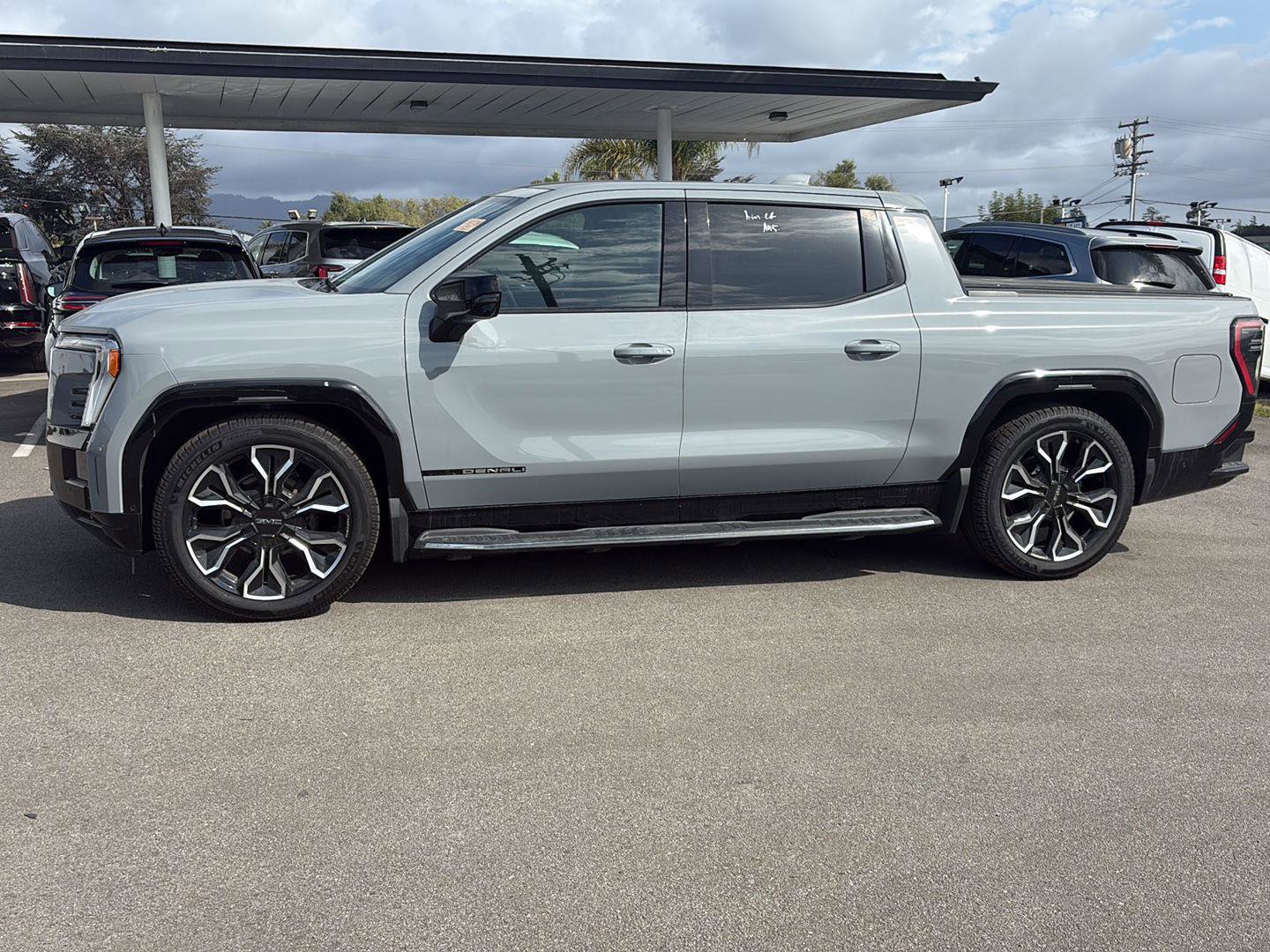 Used 2024 GMC Sierra EV Denali image 2