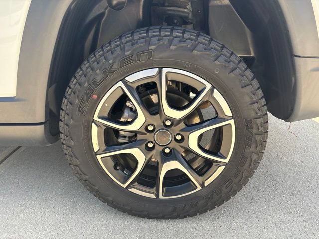 Used 2025 Jeep Compass Trailhawk AWD/4WD image 27