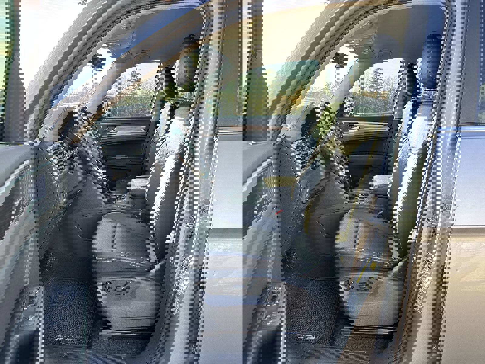 Used 2021 Volkswagen Atlas SE image 16