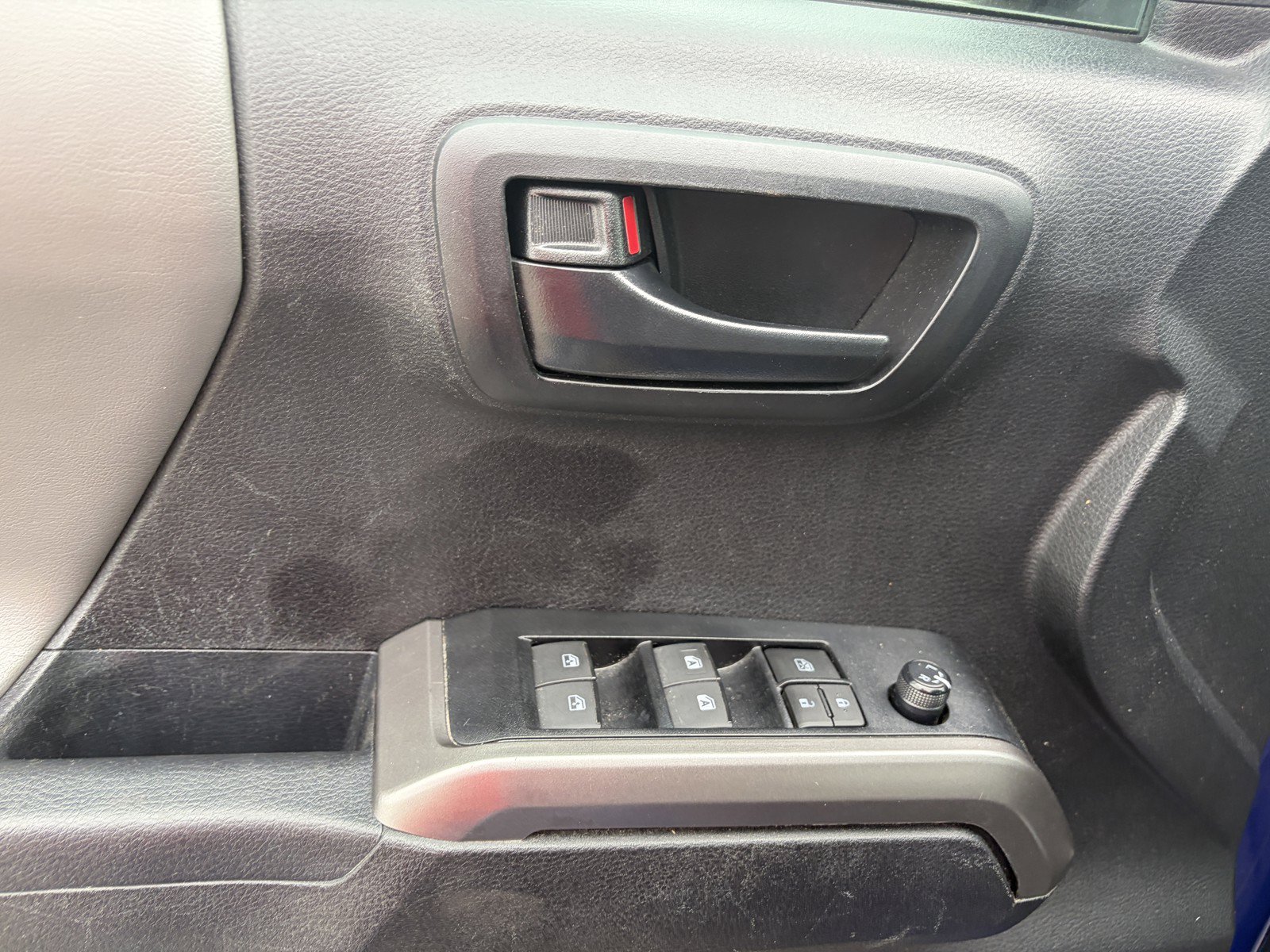 Used 2023 Toyota Tacoma SR5 AWD/4WD image 12