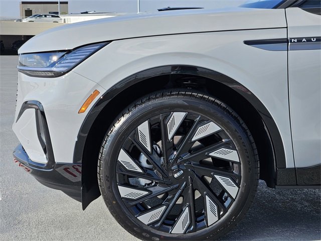 New 2026 Lincoln Nautilus Reserve image 9