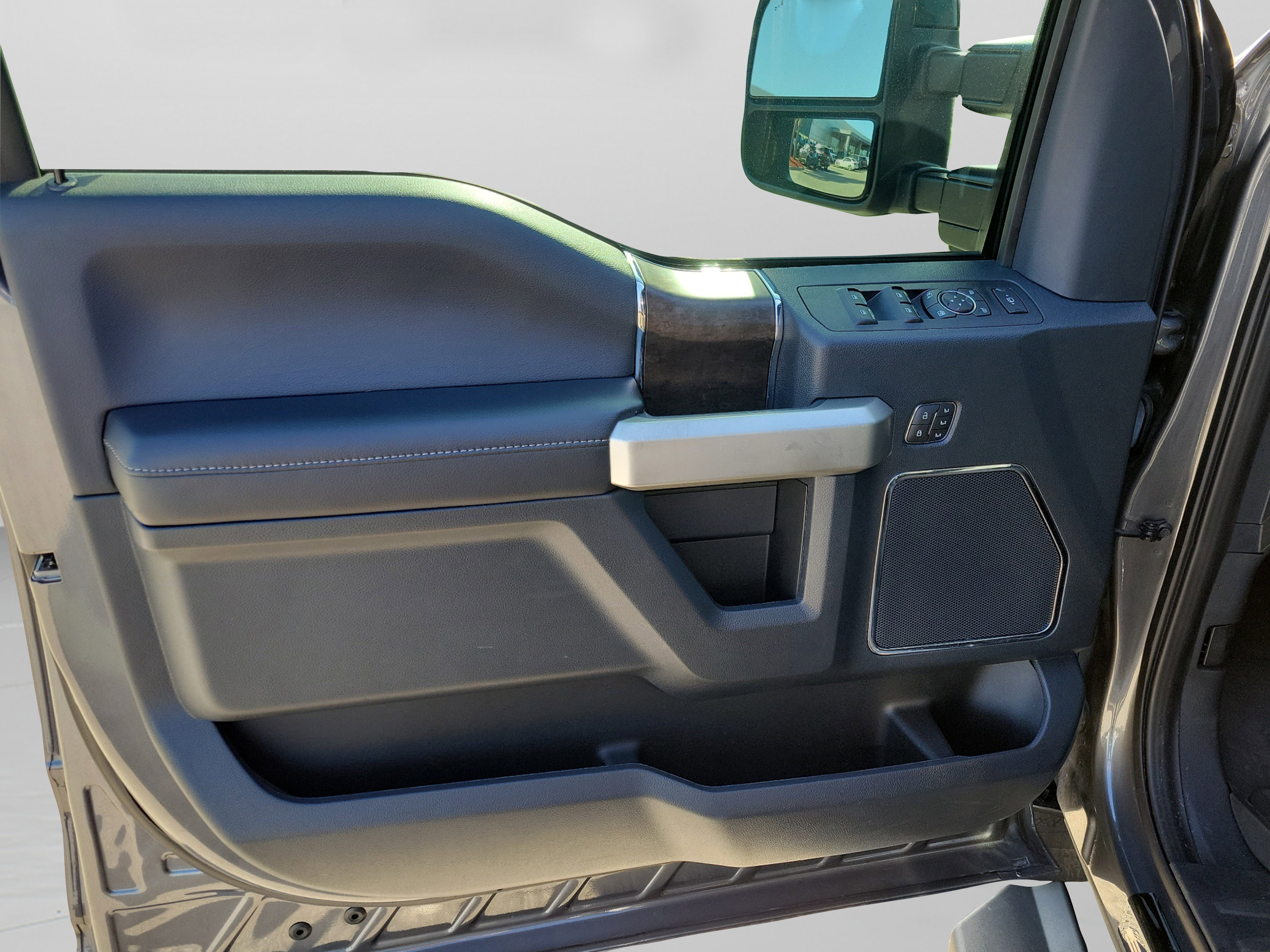 Certified 2022 Ford F350 Lariat w/ Black Appearance Package image 29