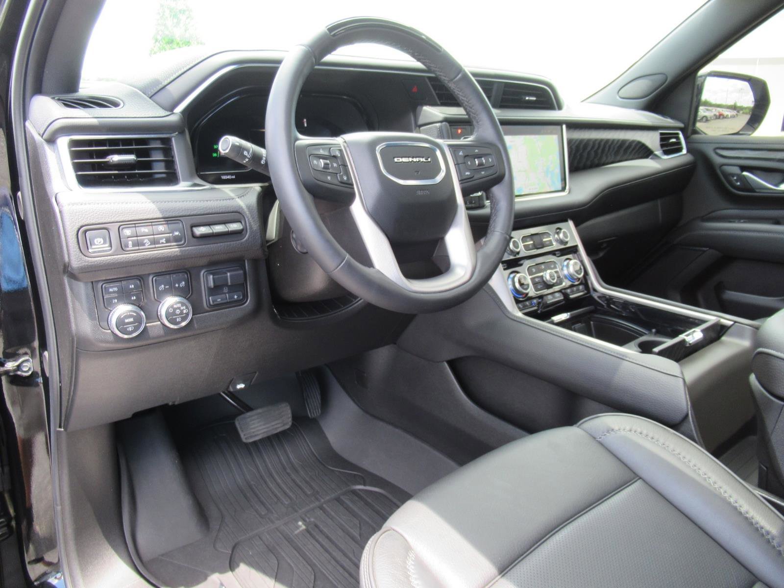 Used 2024 GMC Yukon Denali w/ Denali Reserve Package AWD/4WD image 20