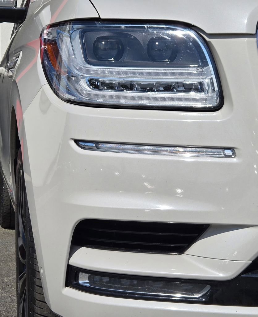 Used 2021 Lincoln Navigator Reserve image 16