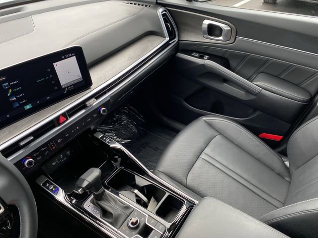 Certified 2025 Kia Sorento SX image 22