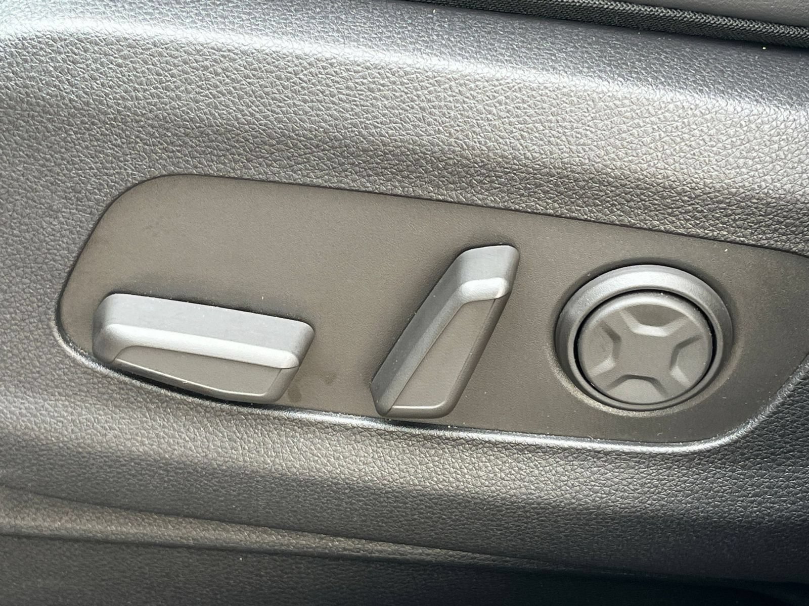 Used 2026 Kia Carnival FWD image 22