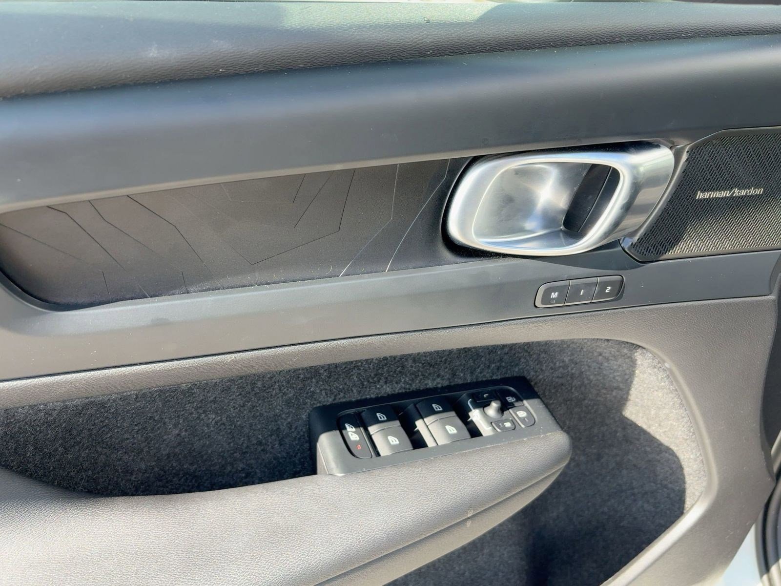 Certified 2023 Volvo XC40 Recharge Ultimate image 12