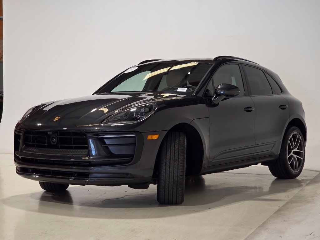 Certified 2026 Porsche Macan AWD/4WD image 1