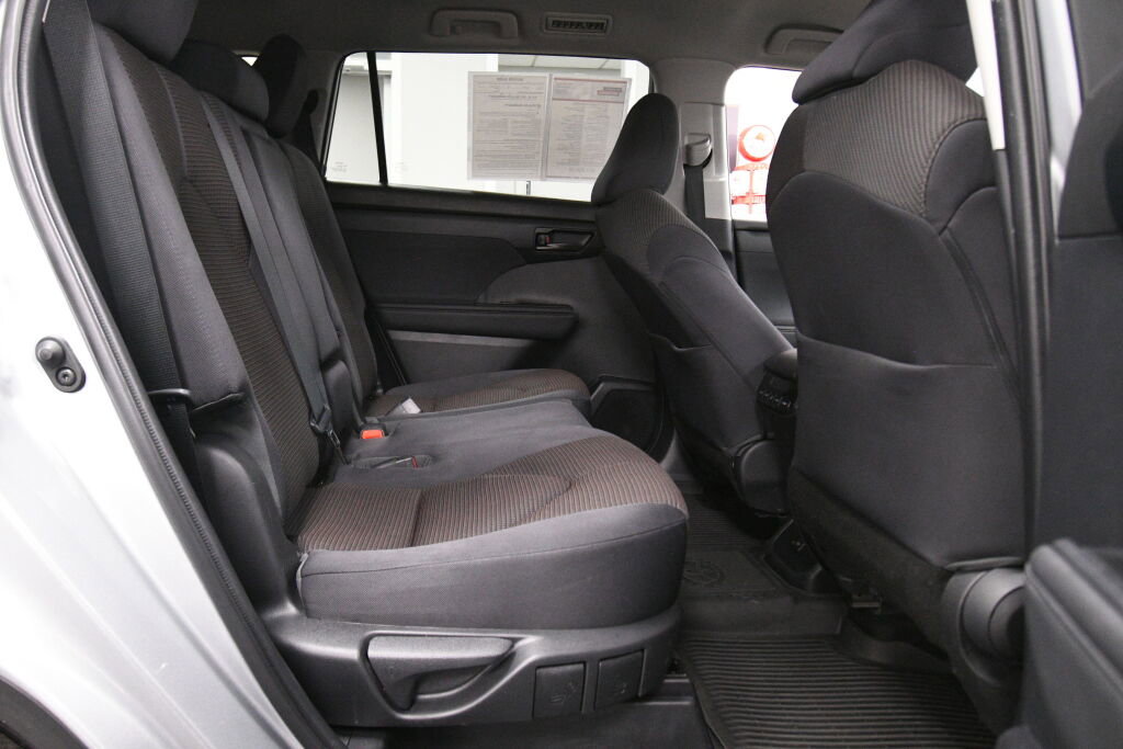 Used 2023 Toyota Highlander L FWD image 24