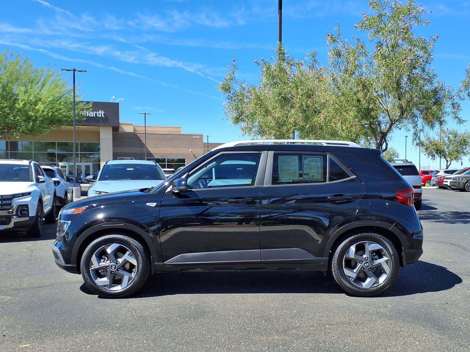 Certified 2022 Hyundai Venue SEL FWD image 3