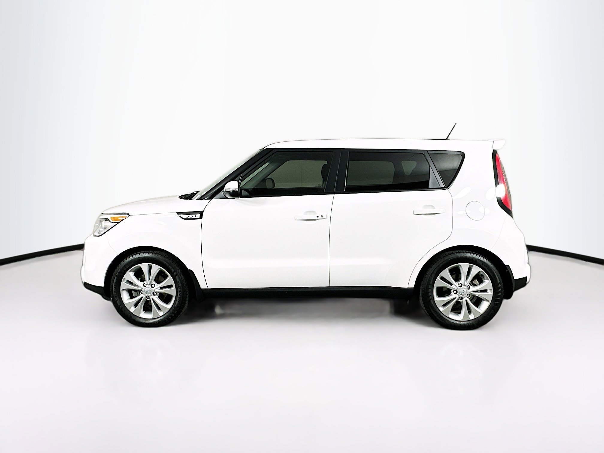 Used 2016 Kia Soul ! w/ Premium Package image 4