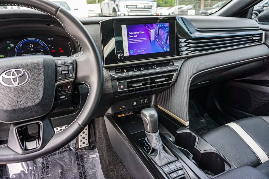 Used 2025 Toyota Camry SE image 28