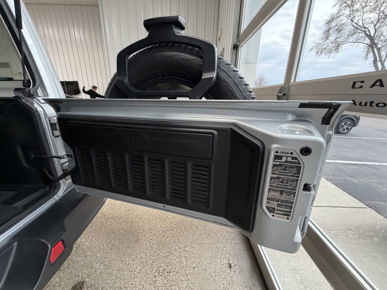 Used 2023 Jeep Wrangler Unlimited Sahara w/ Cold Weather Group image 19