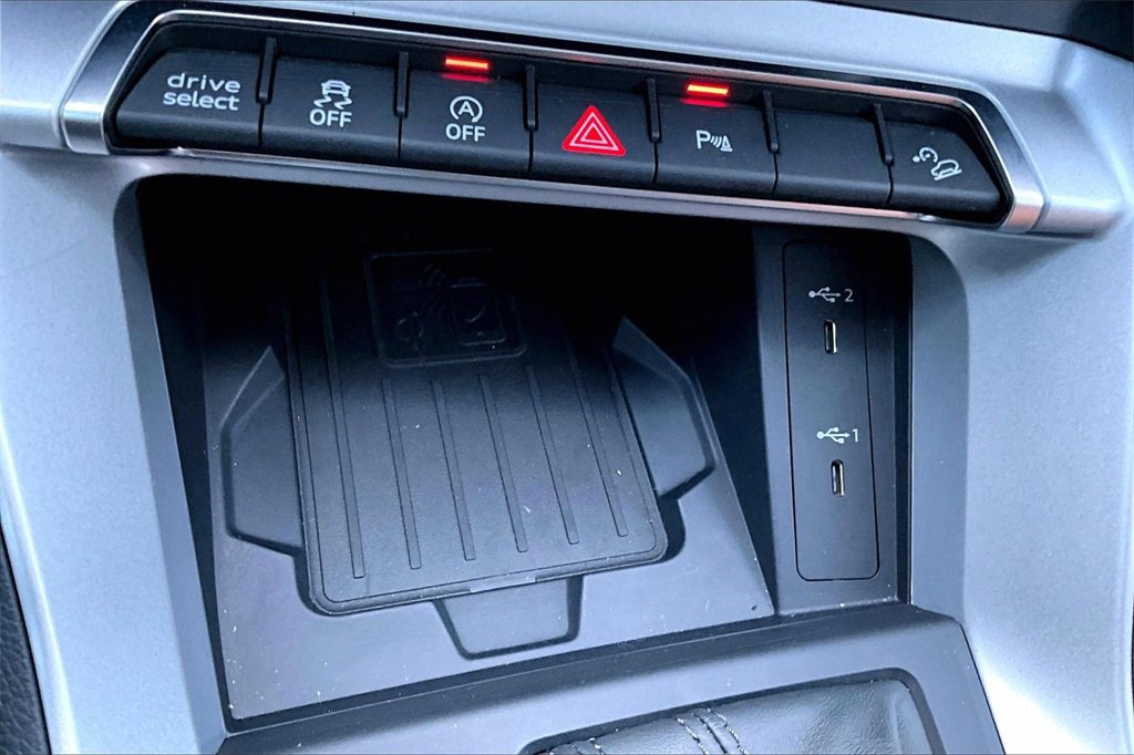 Used 2025 Audi Q3 2.0T Premium w/ Convenience Package image 15