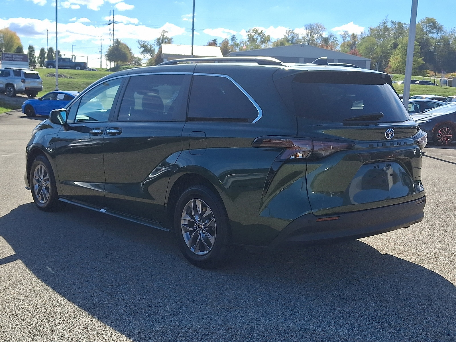 Used 2023 Toyota Sienna XLE image 4