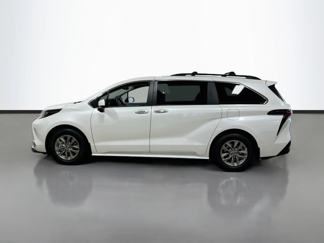 Used 2026 Toyota Sienna XLE FWD image 4