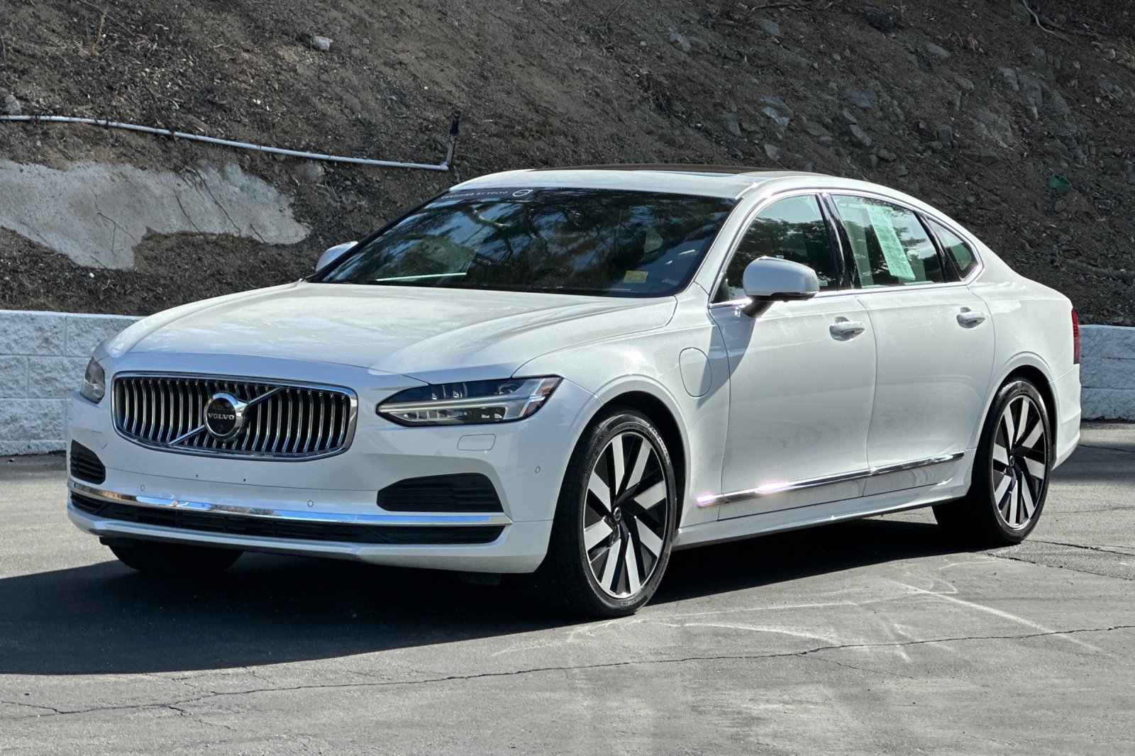 Certified 2025 Volvo S90 T8 Ultra AWD/4WD image 9