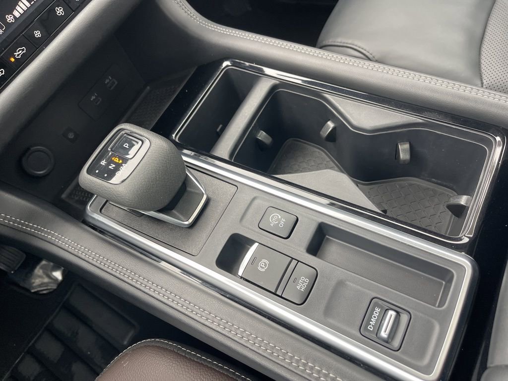 Used 2024 Nissan Pathfinder Platinum w/ Black Appearance Package image 20