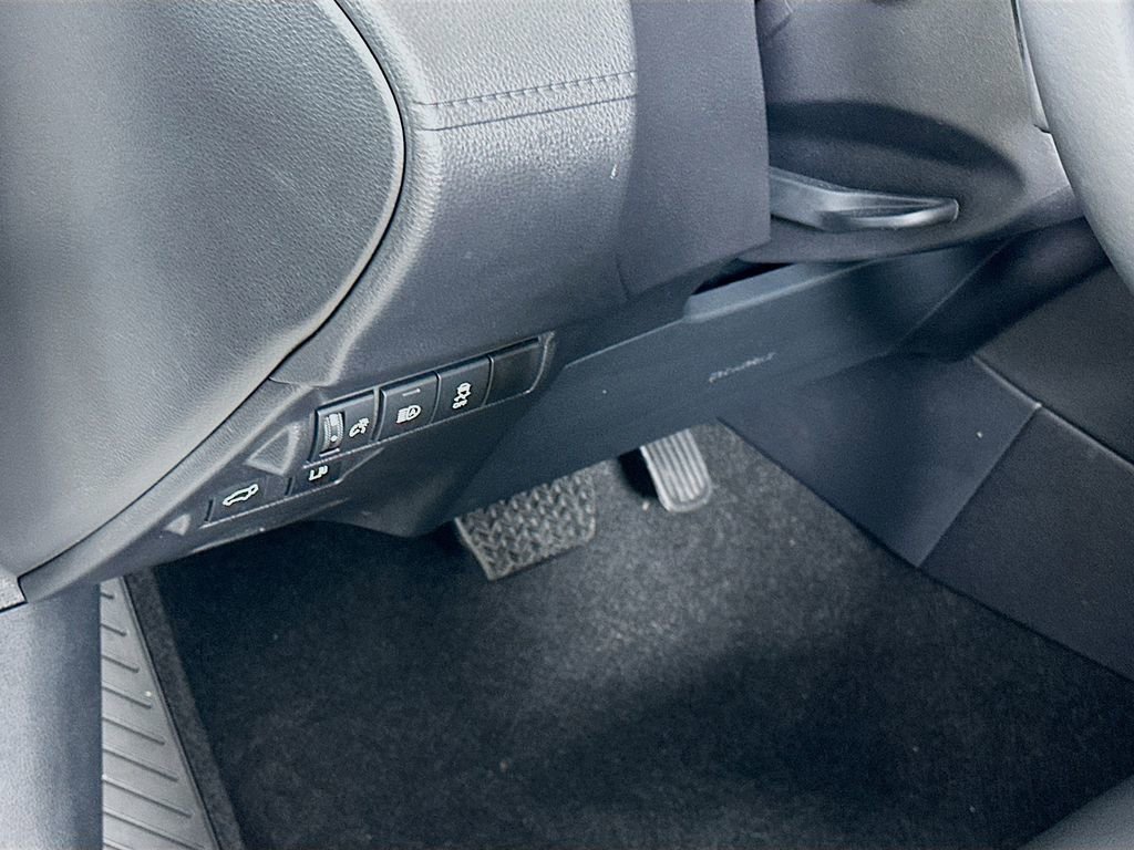 Used 2026 Toyota Corolla Cross XSE w/ Convenience Package image 10