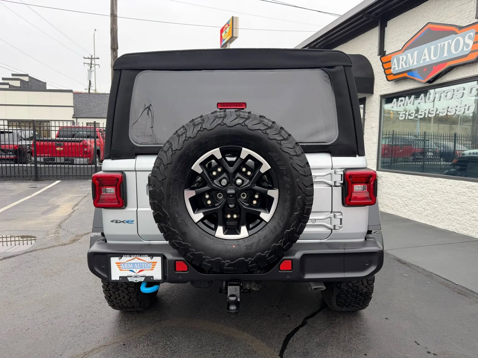 Used 2024 Jeep Wrangler Unlimited Rubicon 4xe w/ Safety Group AWD/4WD image 9