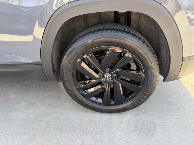 Certified 2023 Volkswagen Atlas Cross Sport SE w/ Black Wheel Package AWD/4WD image 6