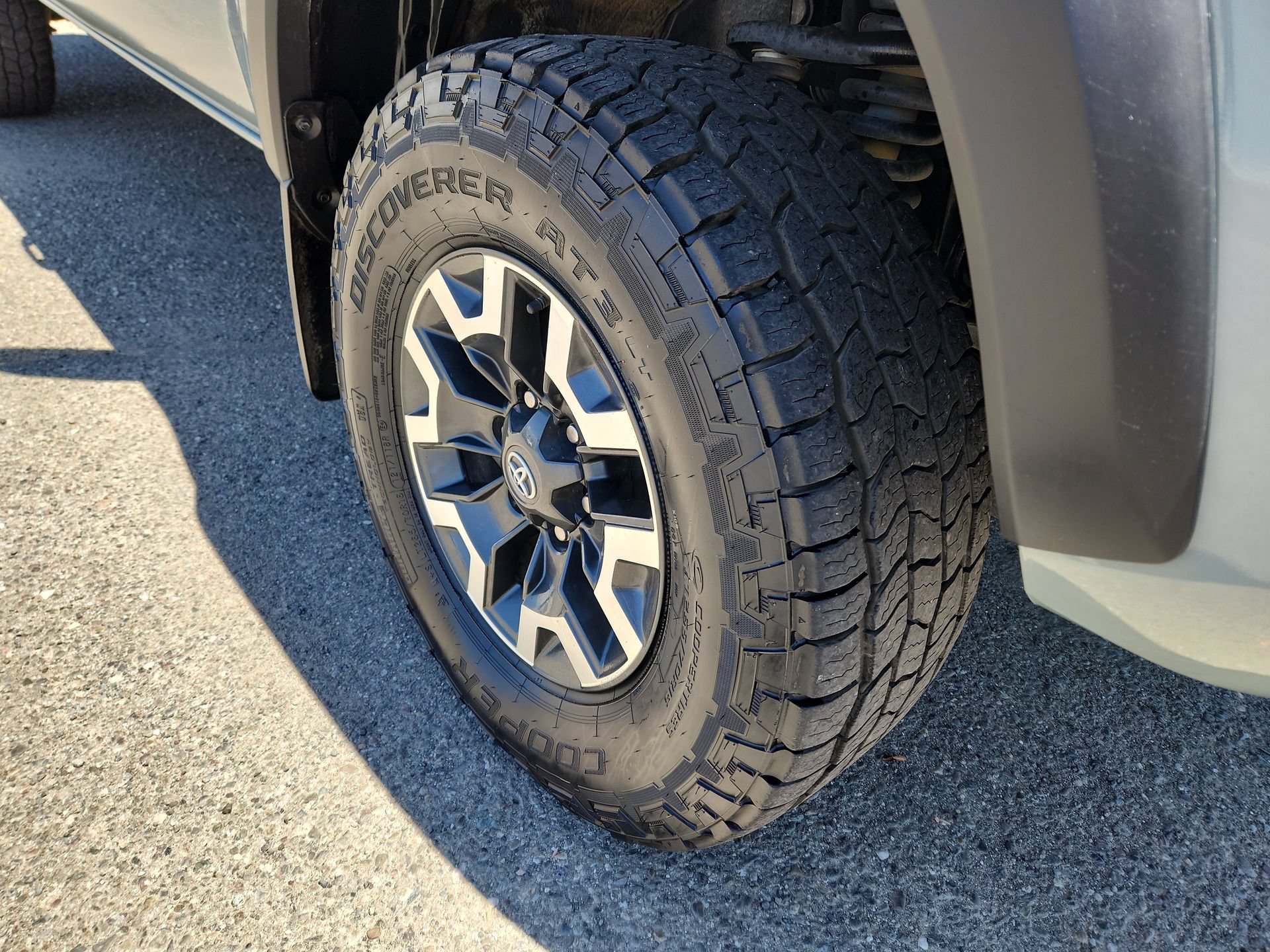 Used 2023 Toyota Tacoma TRD Off-Road AWD/4WD image 18