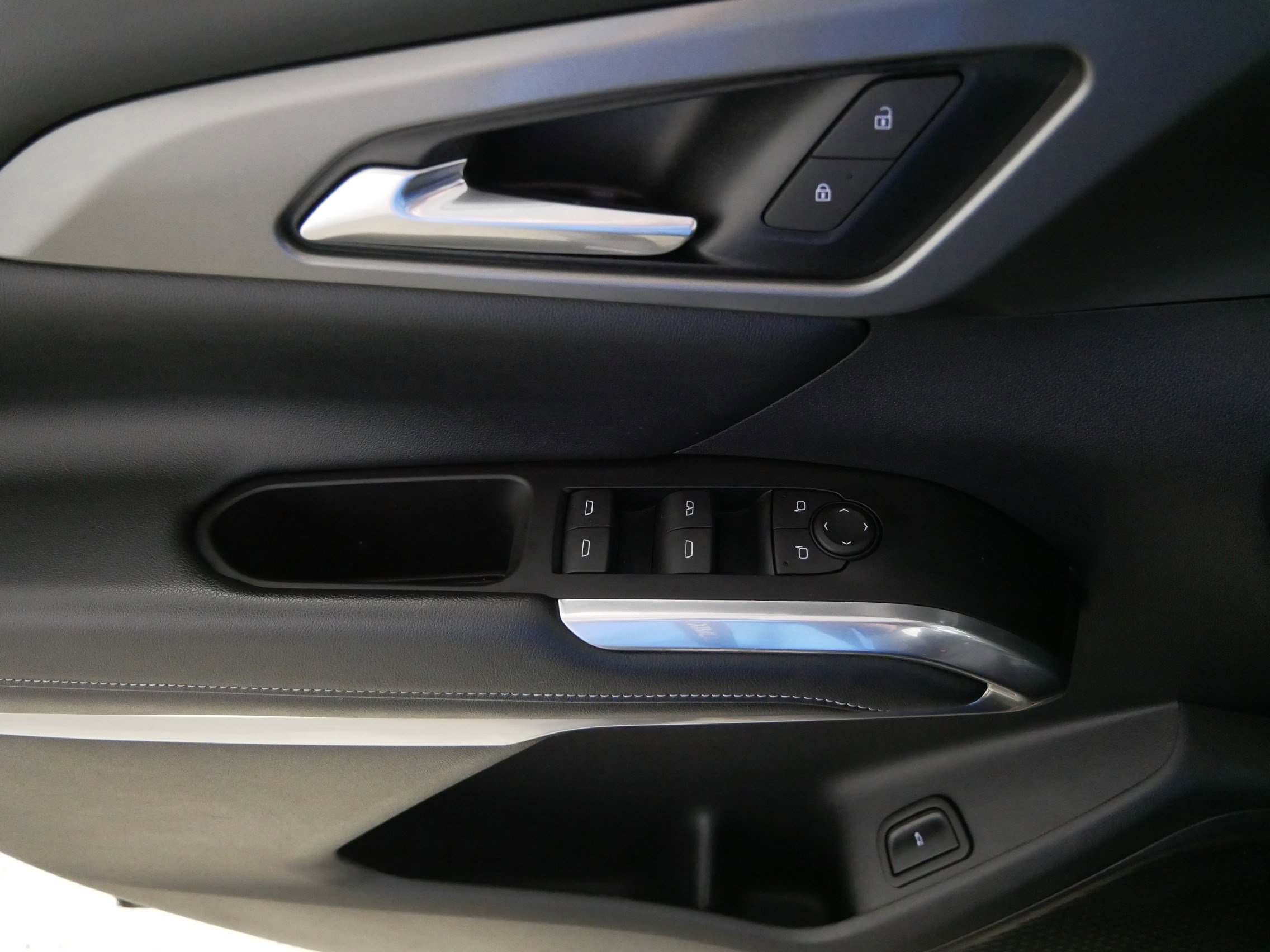 Used 2024 Chevrolet Traverse LT image 19