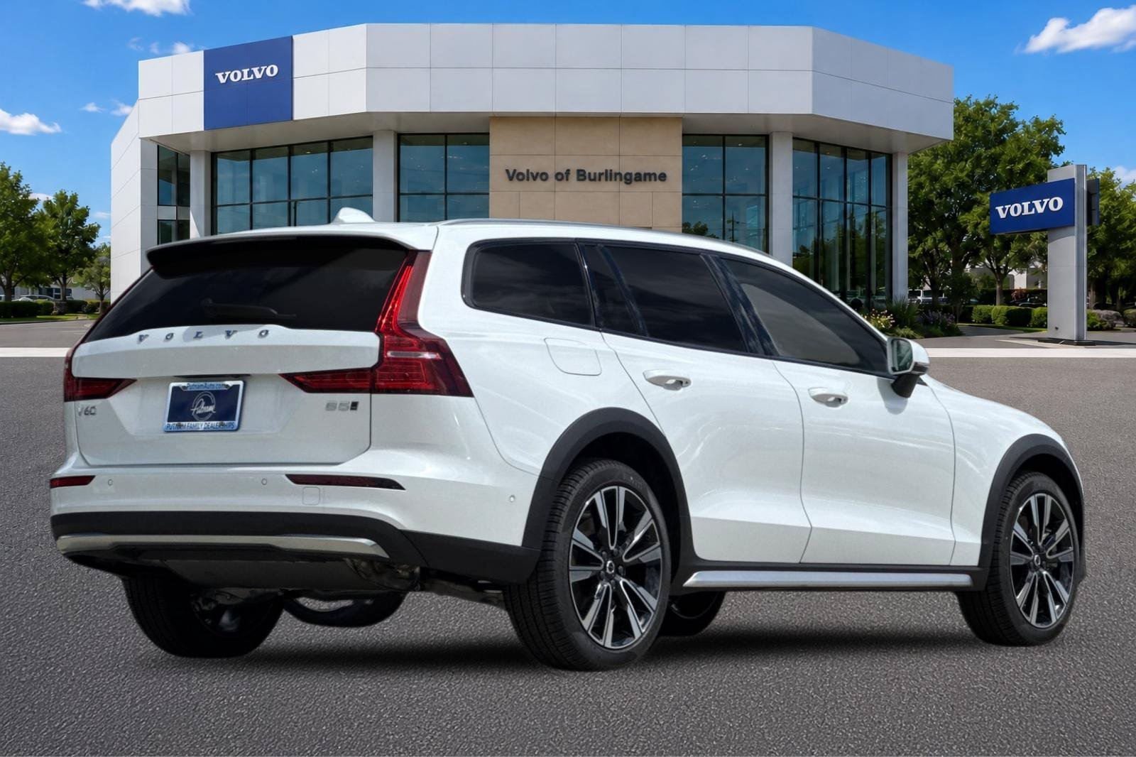 New 2026 Volvo V60 B5 Cross Country Ultra w/ Climate Package AWD/4WD image 3