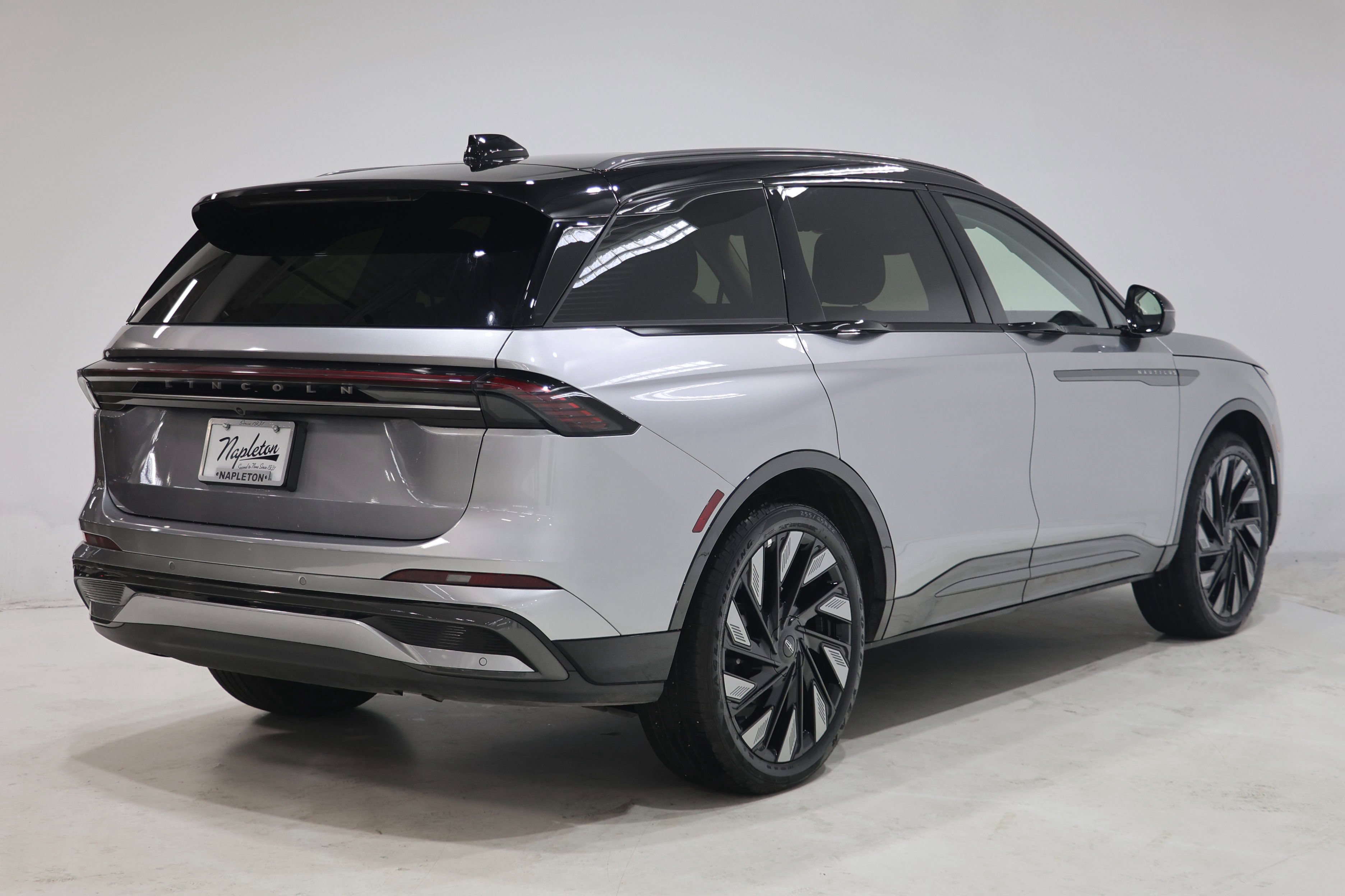 Used 2026 Lincoln Nautilus Reserve w/ Jet Appearance Package AWD/4WD image 8
