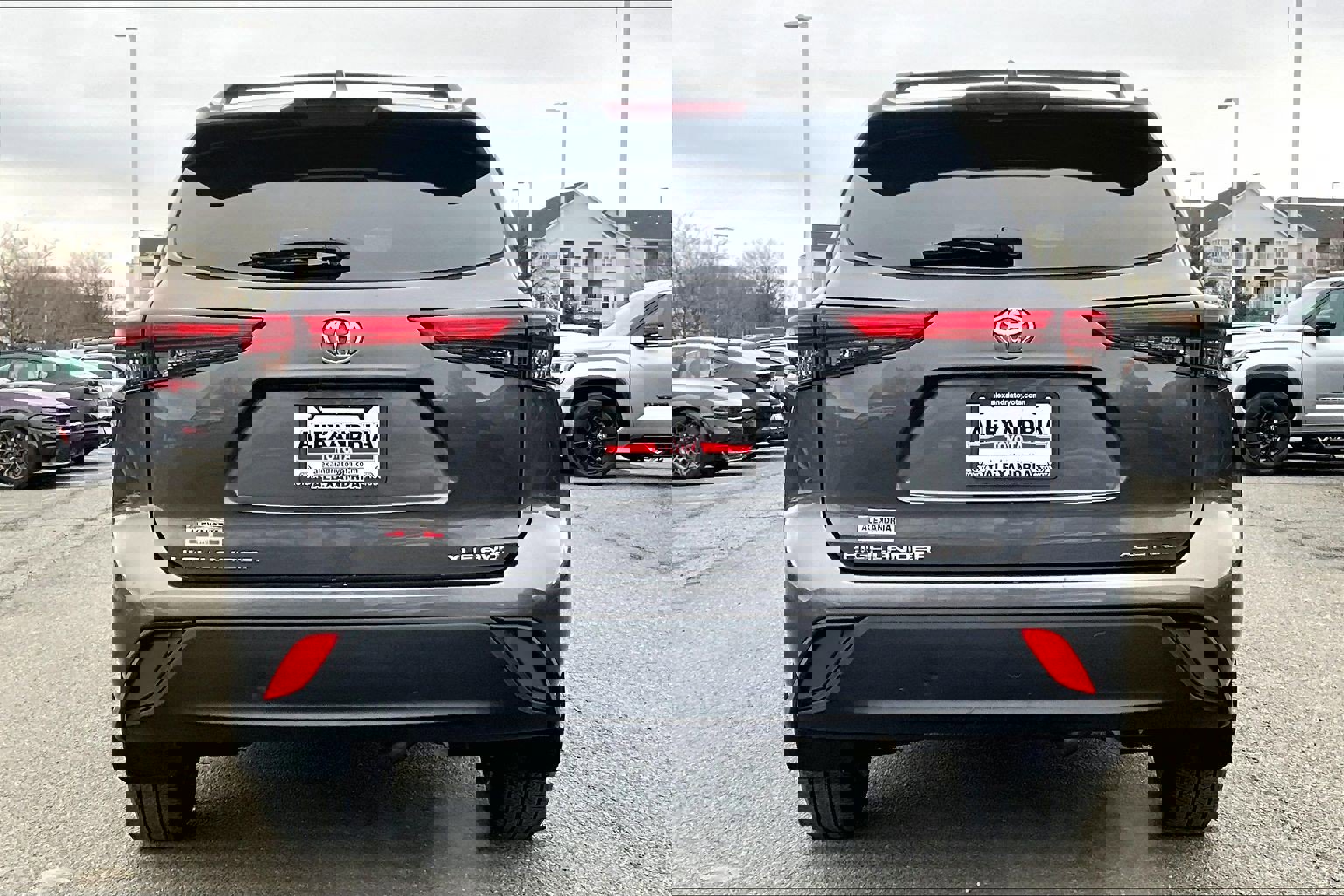 Used 2022 Toyota Highlander XLE image 4