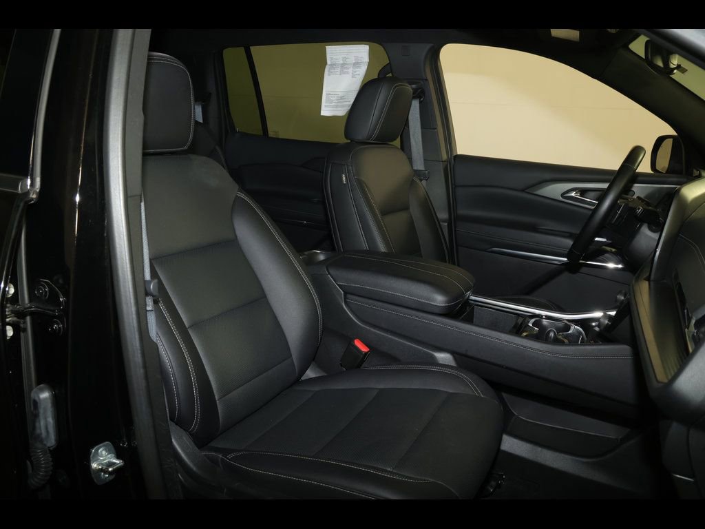 Used 2025 Chevrolet Traverse LT image 29