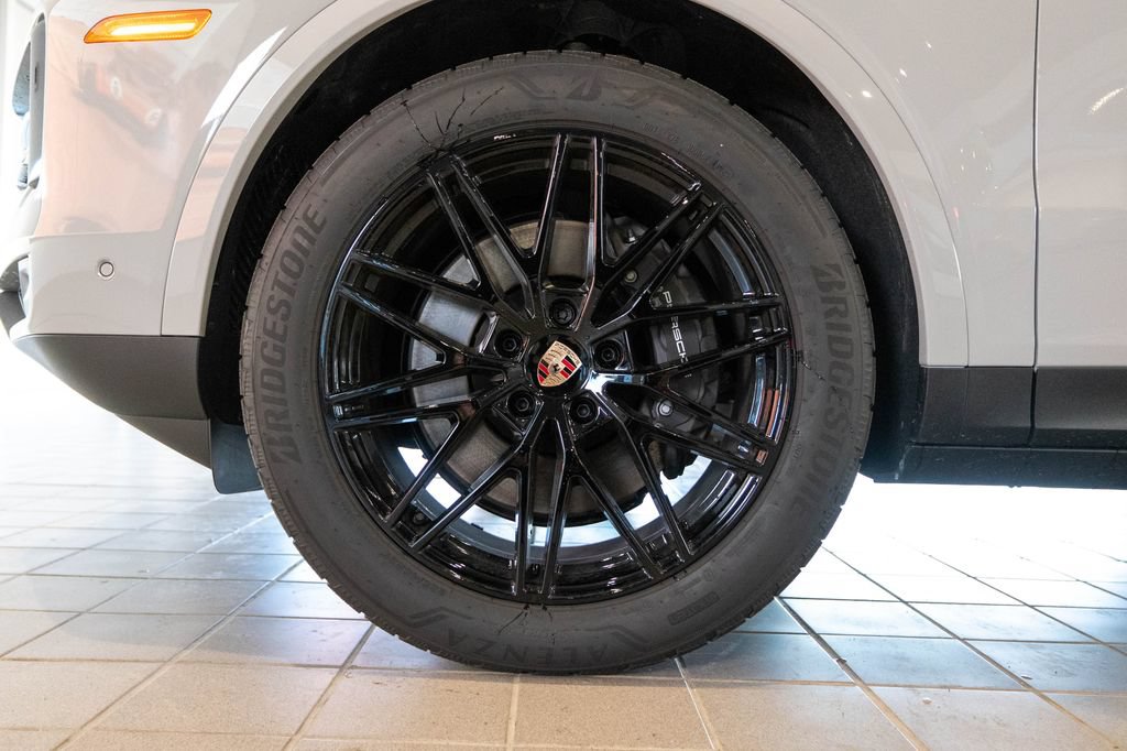 New 2025 Porsche Cayenne Coupe AWD/4WD image 11
