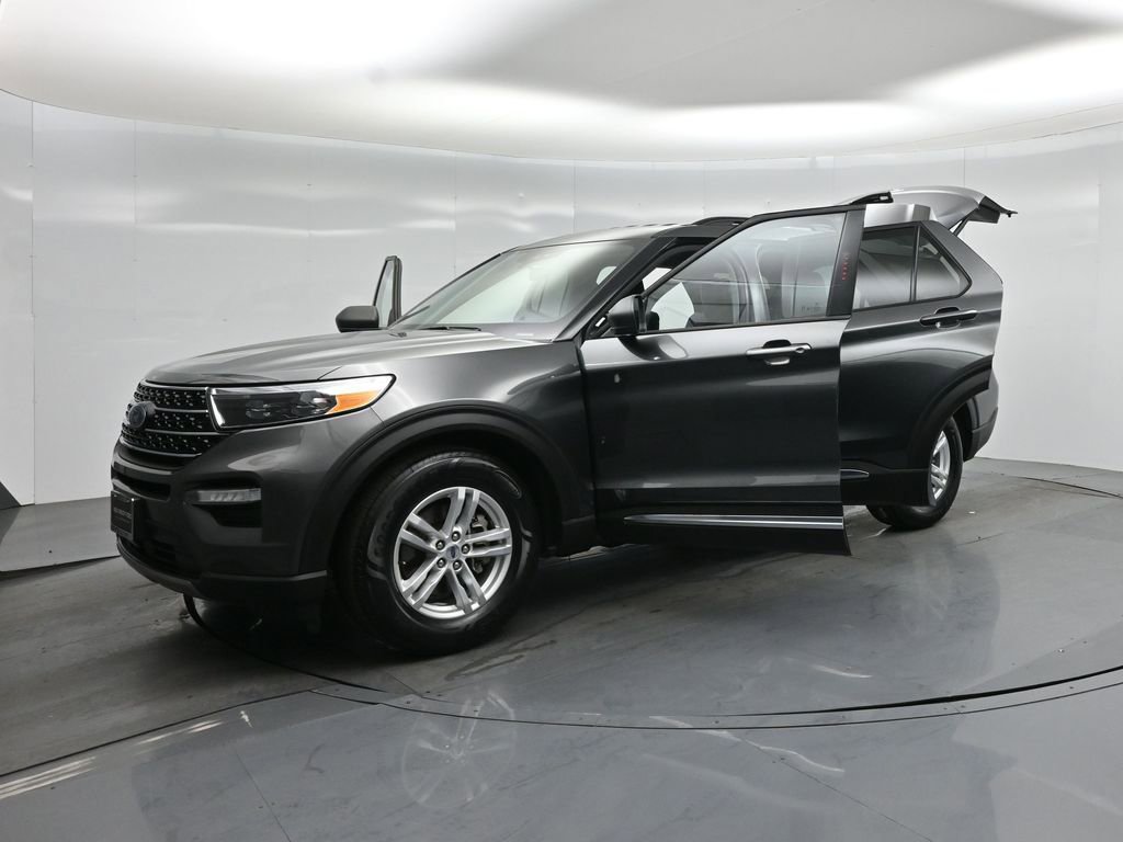Certified 2020 Ford Explorer XLT w/ Equipment Group 202A image 32