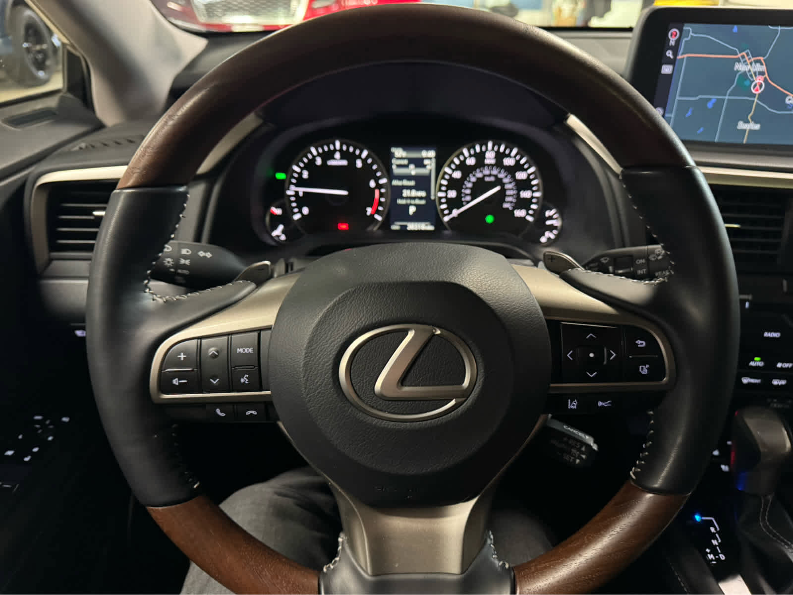 Used 2022 Lexus RX 350L Premium w/ Premium Package image 22