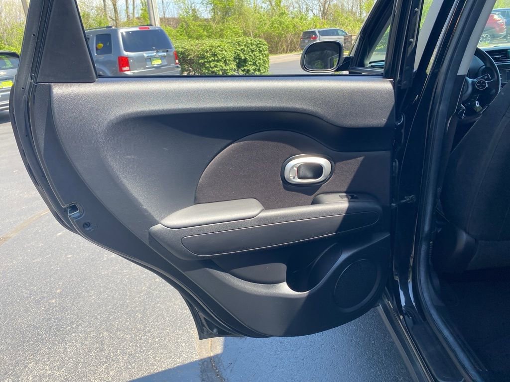 Used 2016 Kia Soul + image 29