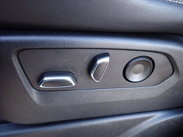 Used 2022 Cadillac Escalade ESV Premium Luxury image 15