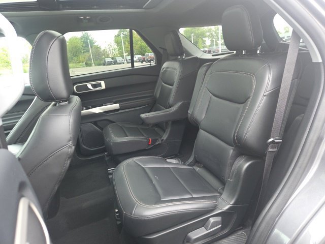 Used 2023 Ford Explorer XLT w/ Equipment Group 202A AWD/4WD image 17